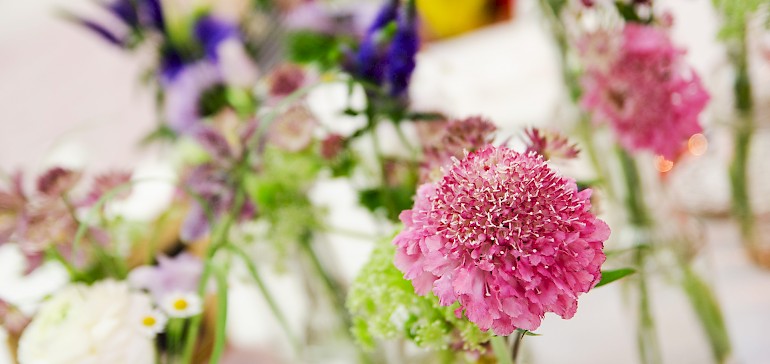 Naar wens stellen wij u verse bloemen ter beschikking